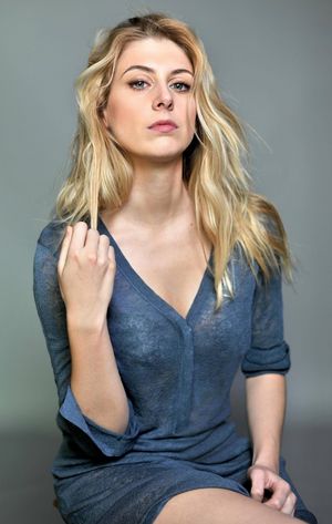 Singer LAURA LAUNE / BELLE LAURA LAUNE