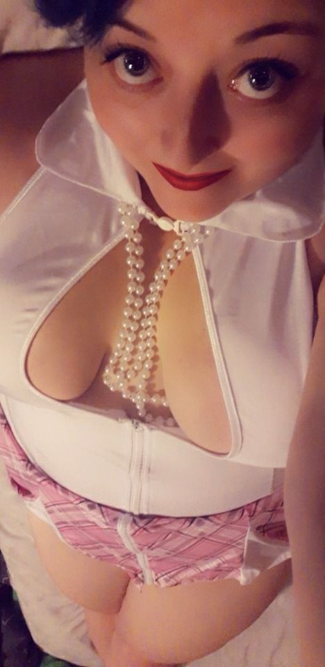 You wanna see a nipple?