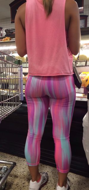 Great ass in yoga pants 2