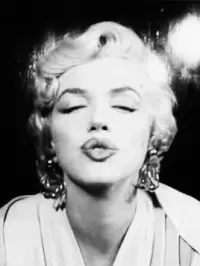 Marilyn Monroe kiss