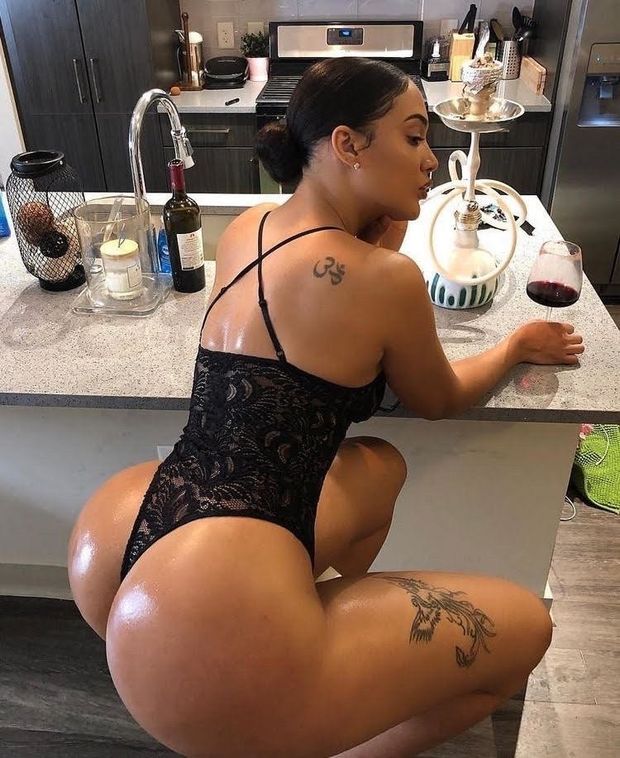 Big booty bimbo