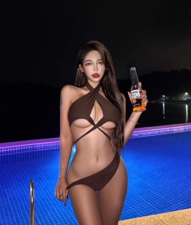 If porn was legal in Korea, this slut would be doing porn.