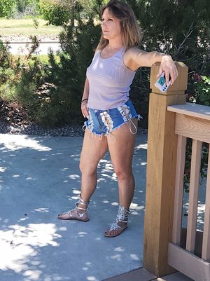 Cockwhore Nowell Mynx on a walk in her tight denim shorts