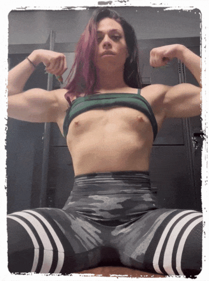 flex in the locker room #HHB01