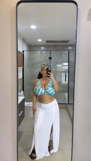 Katelyn Sade mirror selfie in bikini