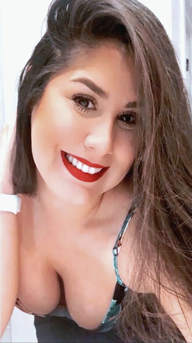 (sexy cleavage)