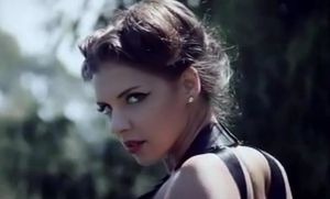 Hot Brunette. Anyone knows her name?