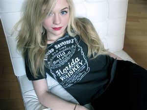 Emily Kinney 03