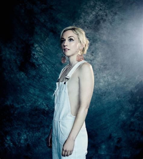 Emily Kinney 04