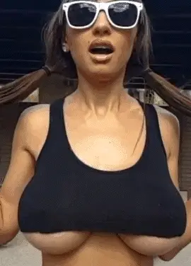 UNDERBOOB