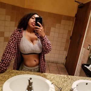 Monstress69/Tellyfckngo in her bra and sweatpants