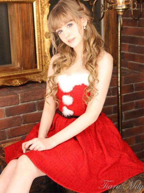 Wouldn't it be great to wake up Xmas morning & find her under the tree...