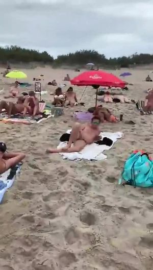 How to give a Public Blowjob on the Beach