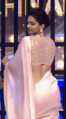 Sexy Indian babe shaking her ass