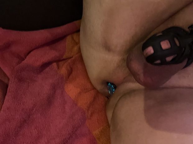 Plugged an Locked Sissy-Slut