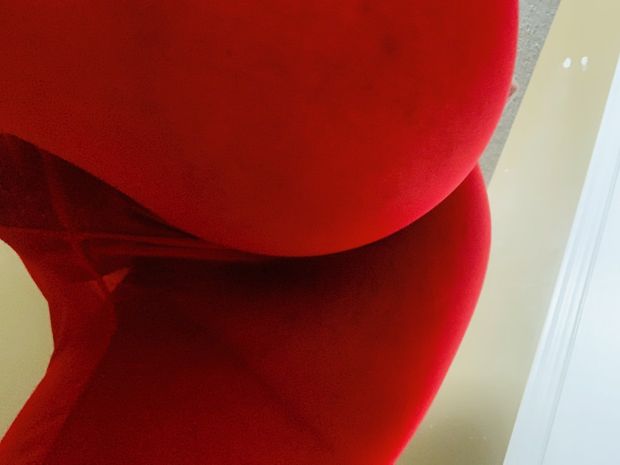 Do you like me in red?