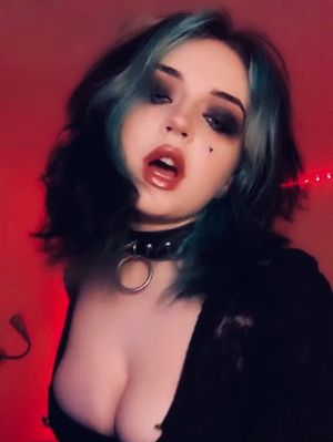 Queen Nephilim • Imagine those lips wrapped around..