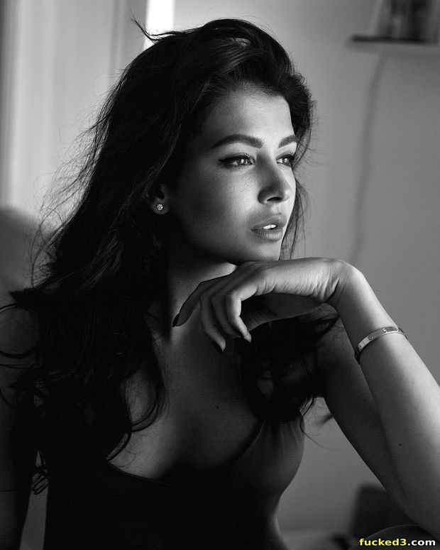 This Women looks  so damn amazing