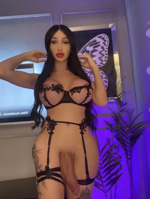 Big dick Turkish tgirl