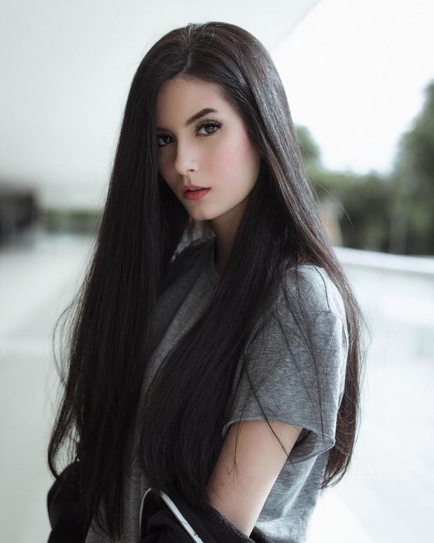 Very long hair - Vivian Schilling (@oblitae)