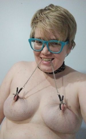 face reveal of a dumb slut