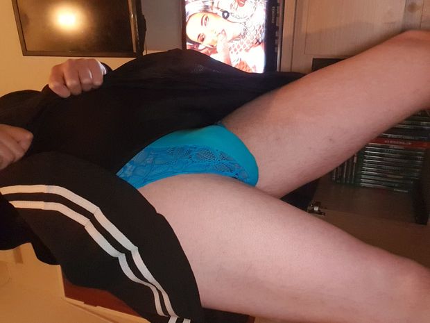 picture of my bulge in panties