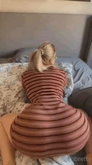 ass so big it makes her dress lift up