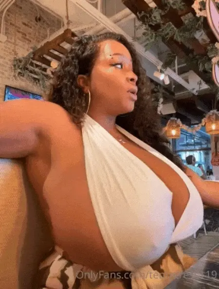 Temptress- Public tits drop