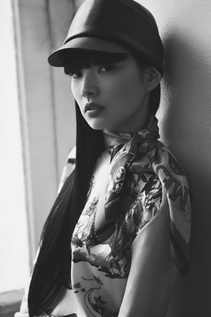 Kozue Akimoto - Hat over bangs