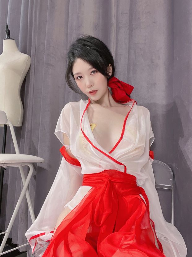Japanese witch ready to seduce you - 利世