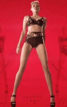 Miley Cyrus feeling herself 1