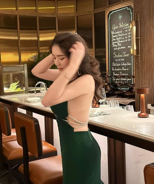 offering to sit on her dates' penises lets this Thai fuckdoll live a luxurious lifestyle