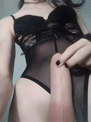 Big cock she-male in Altoona, Pennsylvania wanna find some pleasure for her thick cock