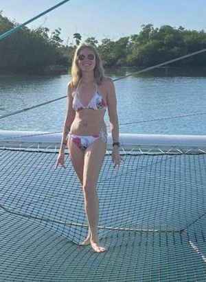 Bellas mom on netting