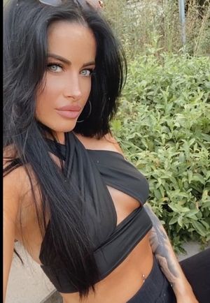 That hair, those eyes, those lips