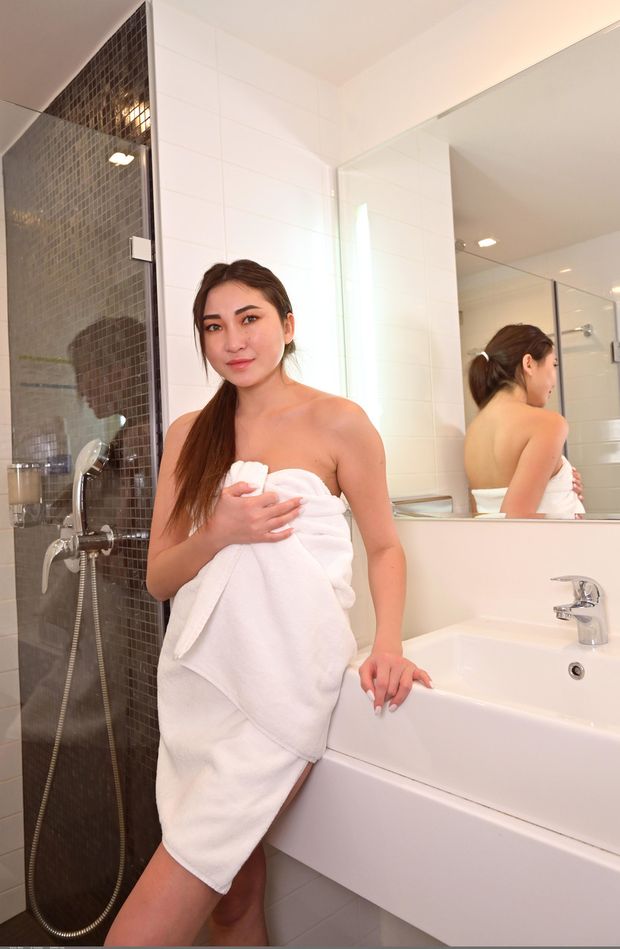 Naughty GF: Shower