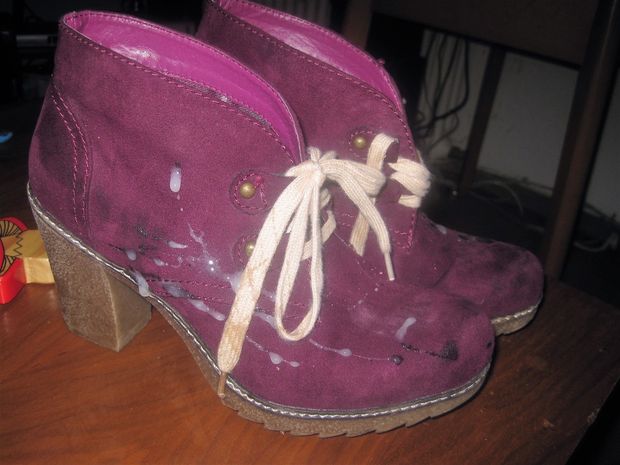 she make me cum on her shoes bevore she leave the house