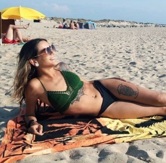 Emo sunbathing
