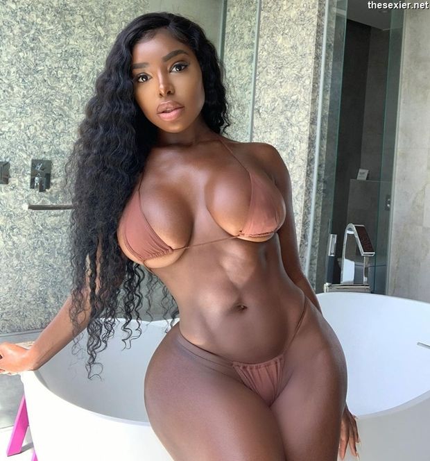 Thick ebony babe