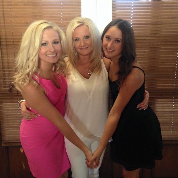 2 daughters & MILF.