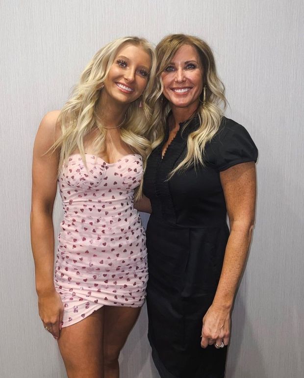 Both blondes are worthy.