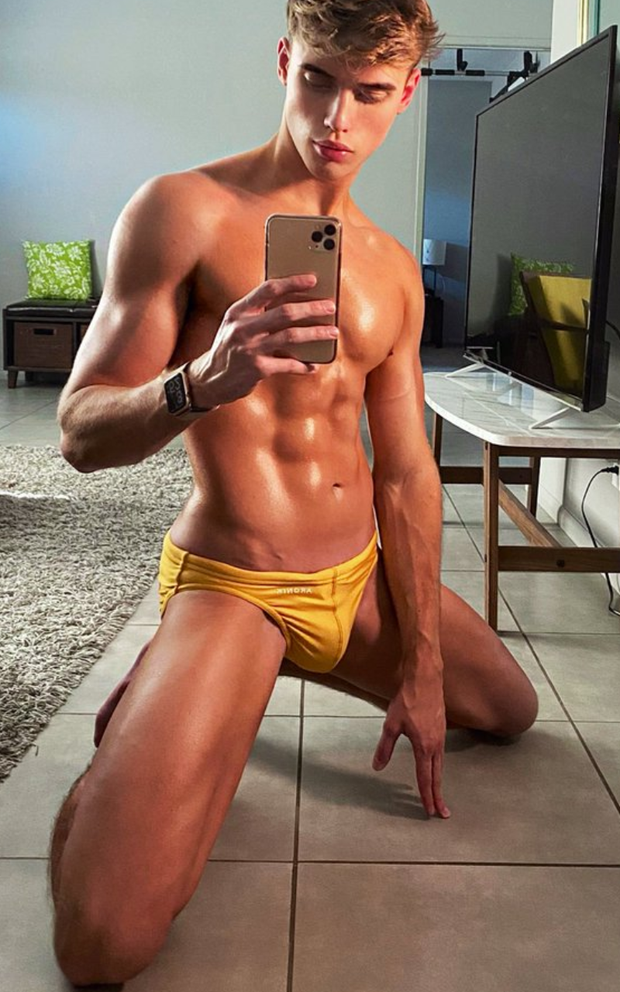Gay boi selfie