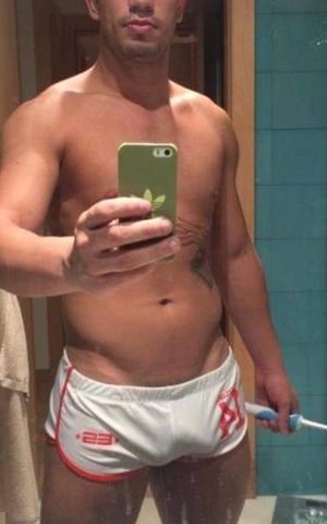 Bulging short shorts