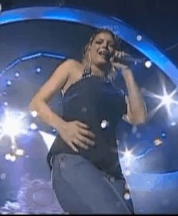 Fergie shaking her ass