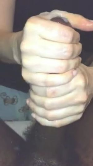 Slutbunny jacks black dick to get nut