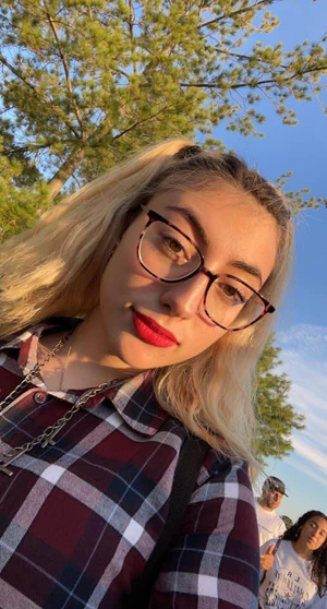 Sexy lil nerdy slut Francesca Melone gives her fuck me eyes