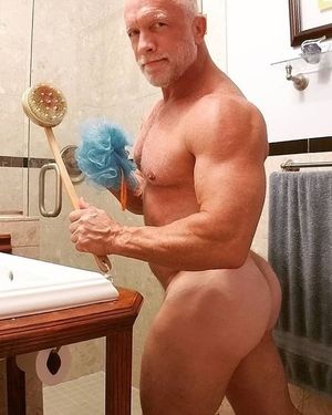 Bath time, you come ????????