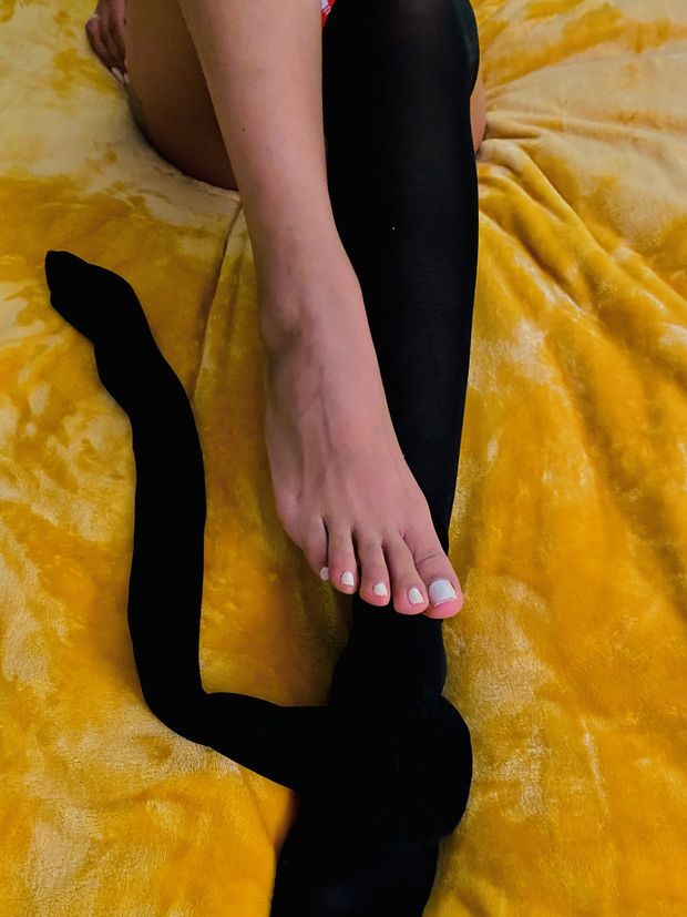 latina feet