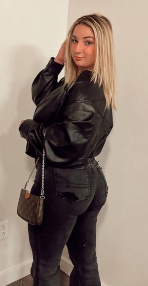 Jolie thick ass in tight black pants