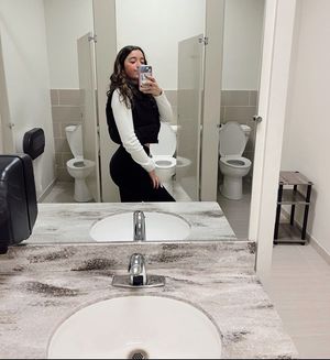 Sexy teenslut Hailey shows off her sexy ass